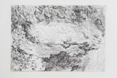 Serie ausencia Nro. 3. Grafito sobre papel 70x100 cm. Año 2019.